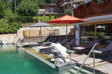 Naturbadeteich im Hotel Alpenpanorama