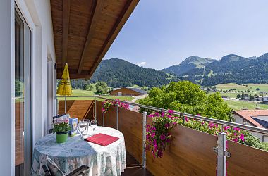 Alpen Apart Balkon mit Bergblick