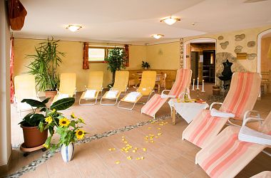 Entspannung pur: Ruheraum mit Relaxliegen