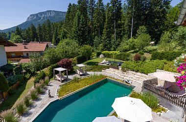 Ruhe und Entspannung am Natur Bio Pool