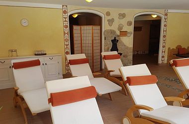 Ruheraum mit Entspannungsliegen Hotel Alpenpanorama